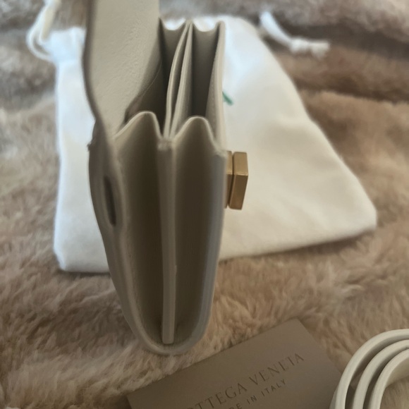 Bottega Veneta Card/Wallet Belt Bag in White - Picture 4 of 8